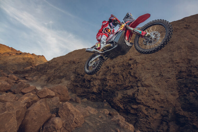 Red-Bull-GasGas-Rally-Dakar-2024-Sam-Sunderland (4)