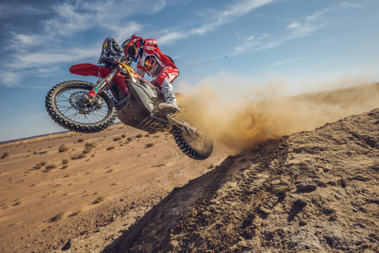 Red-Bull-GasGas-Rally-Dakar-2024-Sam-Sunderland (7)