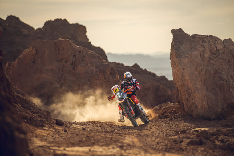 Red-Bull-KTM-Rally-Dakar-2024-Kevin-Benavides (1)