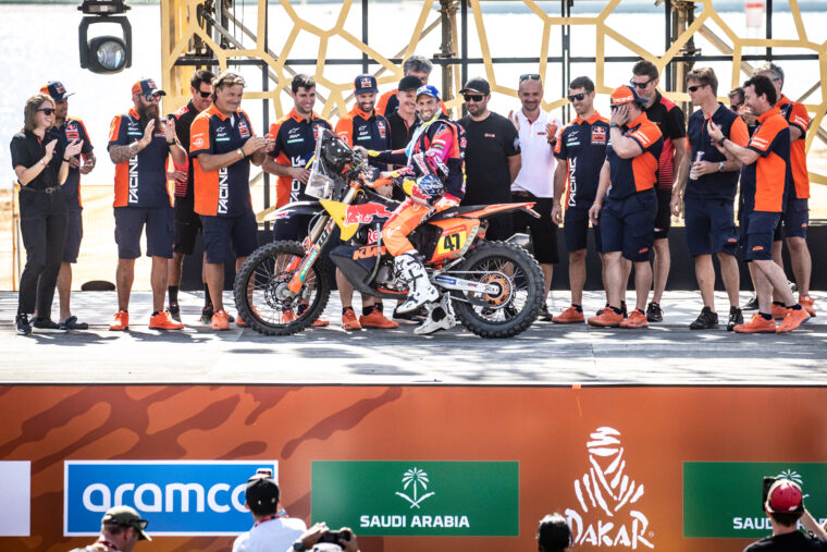 fotos-rally-dakar-2024-celebracion-podio (32)