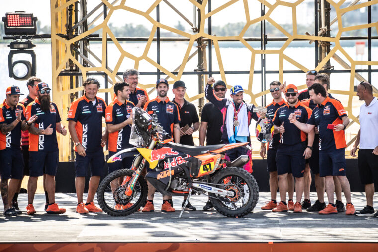 fotos-rally-dakar-2024-celebracion-podio (33)