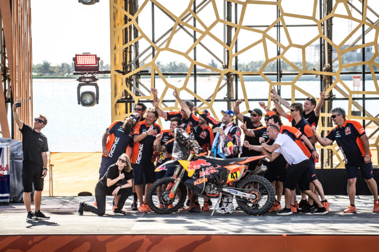 fotos-rally-dakar-2024-celebracion-podio (35)