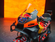 Todas las motos de MotoGP 2024: equipos, decoraciones y pilotos 101 Presentacion Red Bull KTM Factory Racing Binder Miller MotoGP 2024 (34)