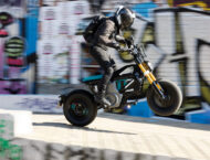 La marca de coches MINI «plantea» entrar en las motos eléctricas 13 prueba bmw ce 02 moto electrica (14)