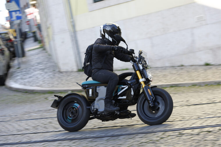 La marca de coches MINI «plantea» entrar en las motos eléctricas 7 prueba bmw ce 02 moto electrica (65)
