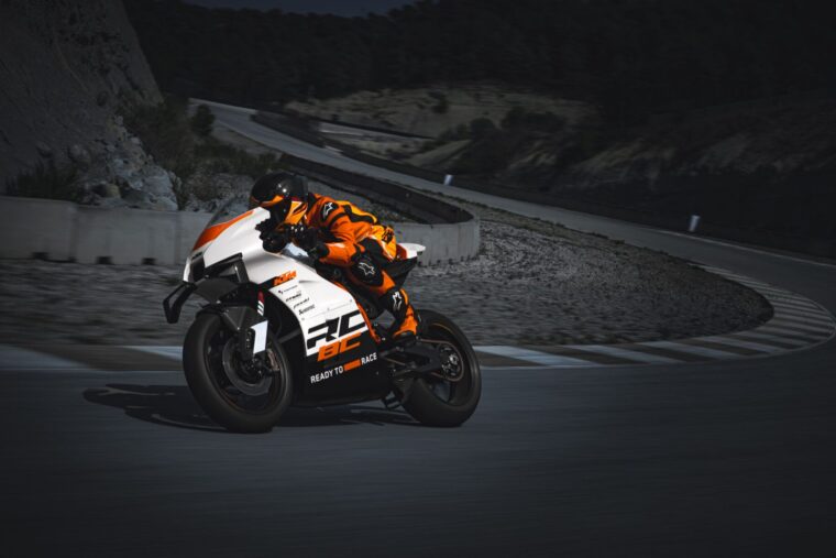 KTM-RC-8C-2024-10