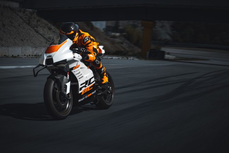 KTM-RC-8C-2024-11