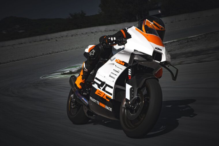 KTM-RC-8C-2024-16
