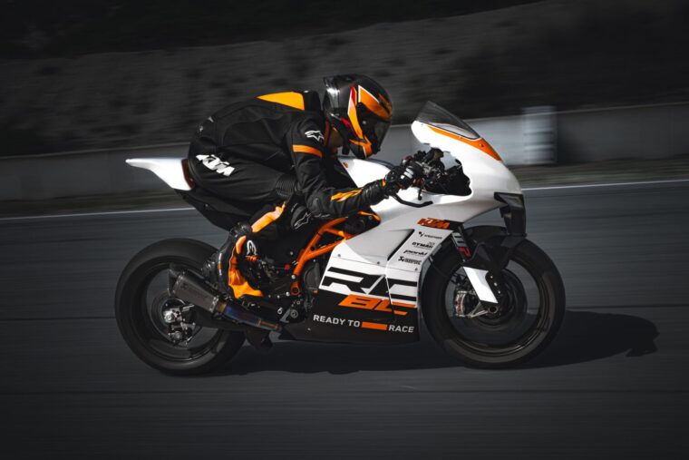 KTM-RC-8C-2024-18