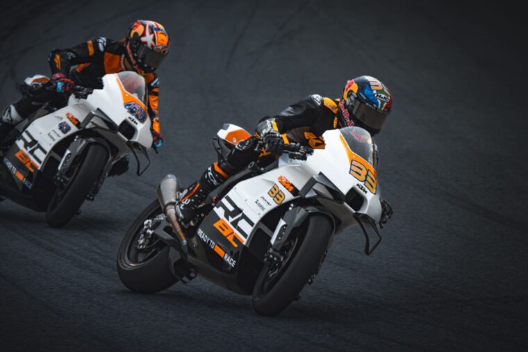 KTM-RC-8C-2024-28