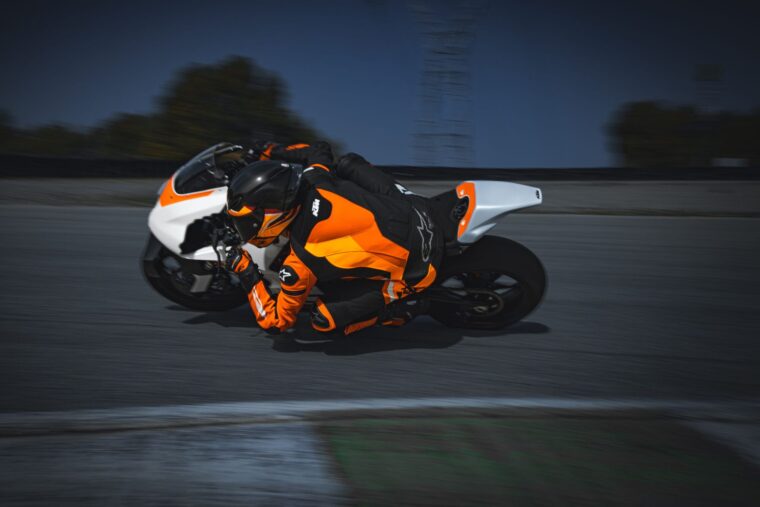 KTM-RC-8C-2024-4