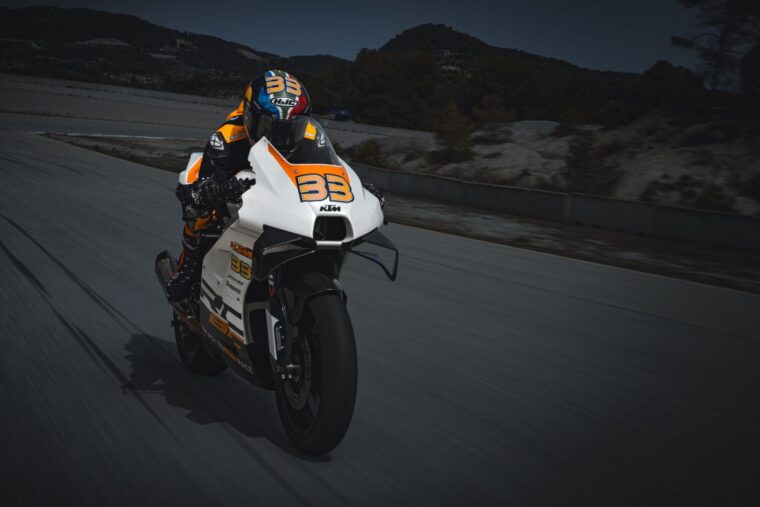 KTM-RC-8C-2024-40