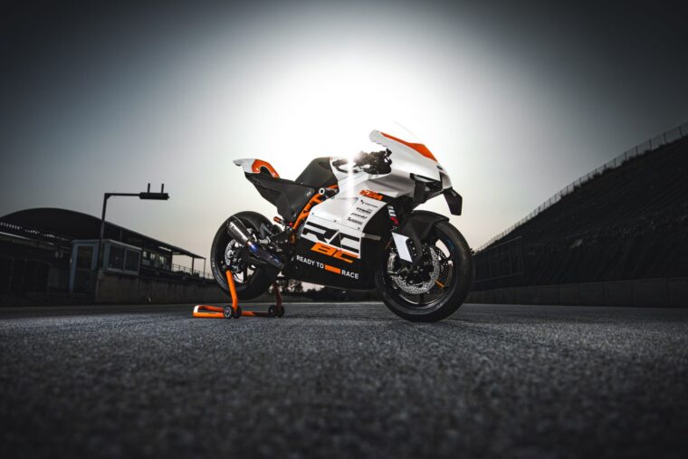 KTM RC 8C 2024 5 KTM RC 8C 2024 61