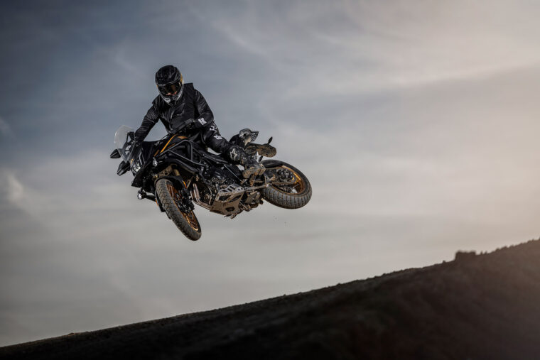 Mitt TT 555 Gold Edition 2025 accion16