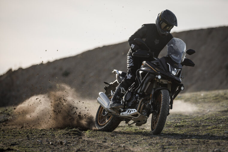 Mitt-TT-555-Gold-Edition-2025-accion2