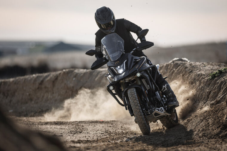 Mitt-TT-555-Gold-Edition-2025-accion5