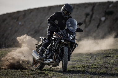 Mitt TT 555 Gold Edition 2025 accion6