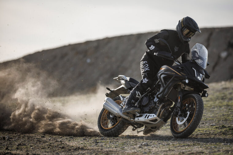 Mitt-TT-555-Gold-Edition-2025-accion7