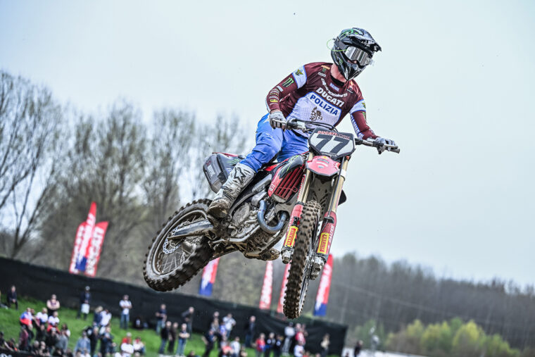 Ducati Desmo450 MX, en acción con Alessandro Lupino