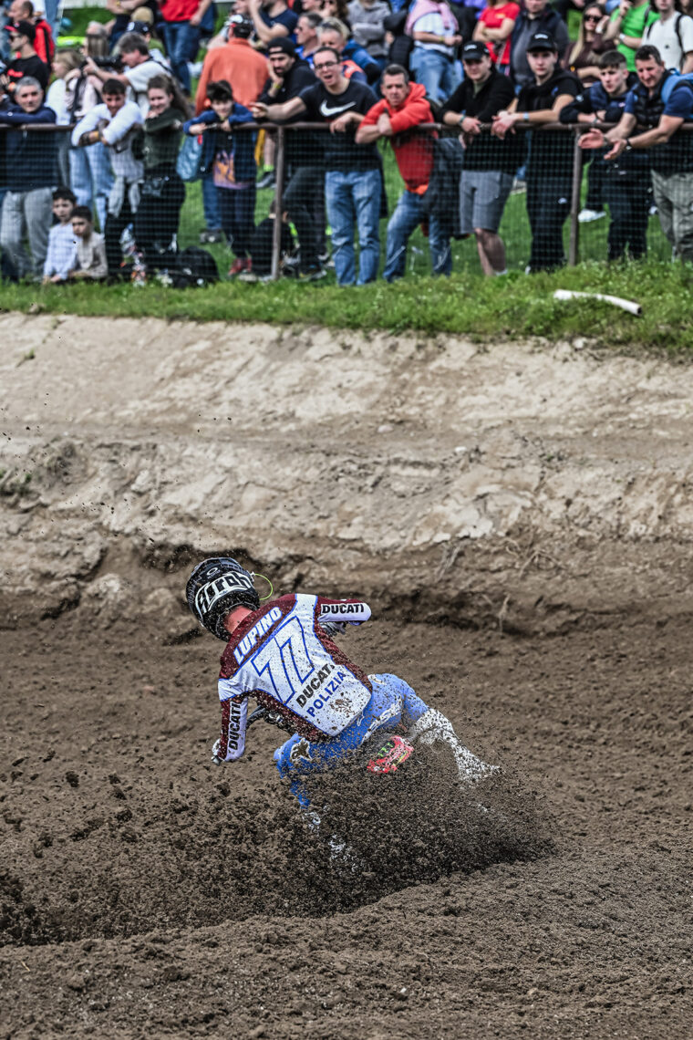 Ducati Desmo450 MX, en acción con Alessandro Lupino