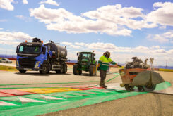 Maquinas trabajando asfalto nuevo Circuito de Motorland Aragon