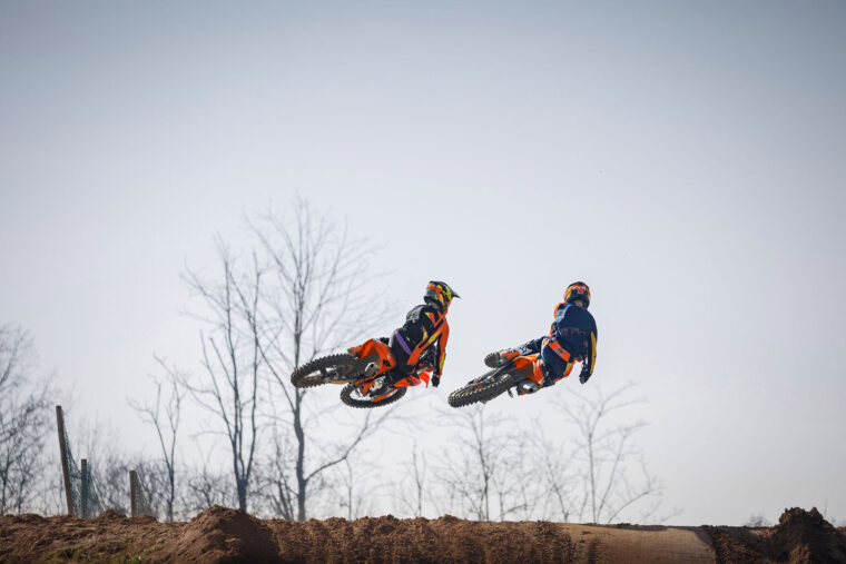 KTM-300-SX-350-SX-F-2025-accion1