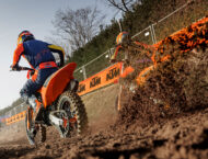 KTM 350 SX-F 2025 23 KTM 300 SX 350 SX F 2025 accion4