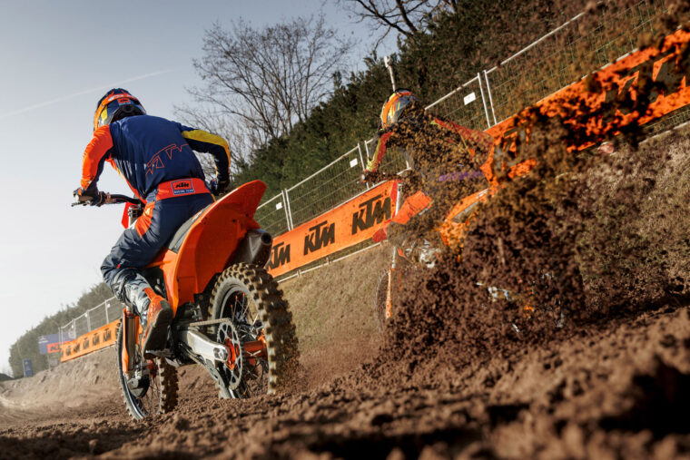 KTM-300-SX-350-SX-F-2025-accion4