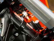KTM 350 SX-F 2025 20 KTM 350 SX F 2025 accion detalles11