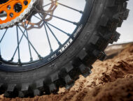 KTM 350 SX-F 2025 19 KTM 350 SX F 2025 accion detalles12