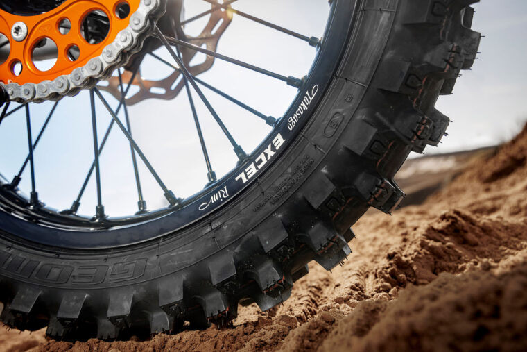 KTM-350-SX-F-2025-accion-detalles12