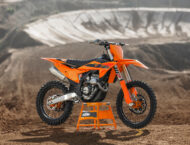 KTM 350 SX-F 2025 3 KTM 350 SX F 2025 accion detalles3