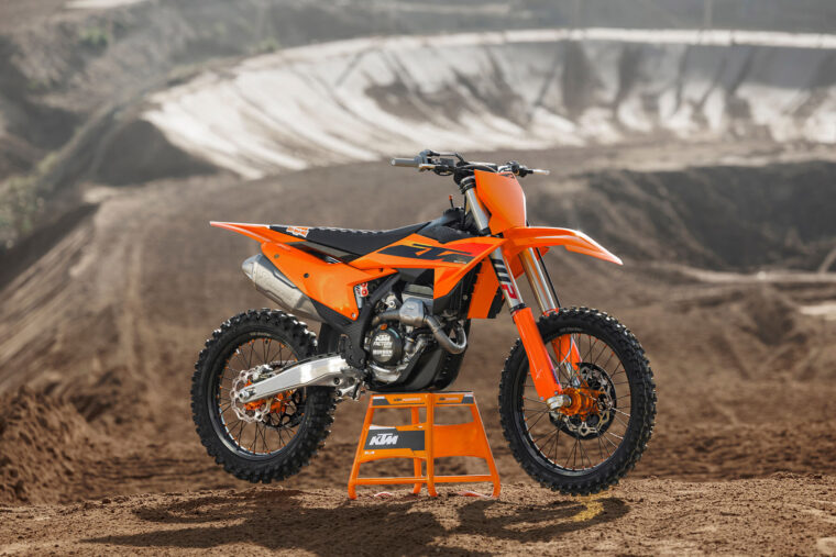 KTM 350 SX-F 2025 2 KTM 350 SX F 2025 accion detalles3