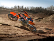 KTM 350 SX-F 2025 8 KTM 350 SX F 2025 accion detalles5
