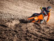 KTM 350 SX-F 2025 9 KTM 350 SX F 2025 accion detalles7