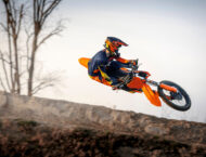 KTM 350 SX-F 2025 6 KTM 350 SX F 2025 accion detalles8