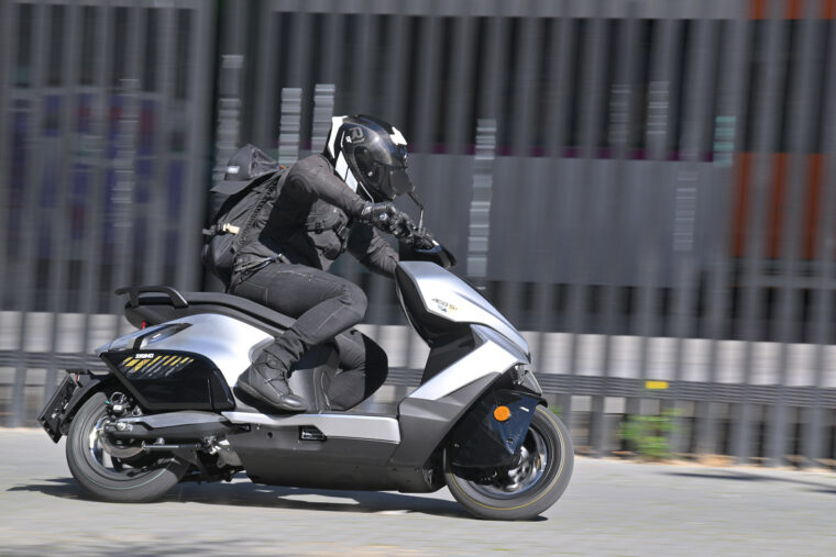 Plan MOVES III de motos eléctricas, extendido hasta mediados de 2025 3 Zeeho AE8 S plus 2024 pruebaMBK1