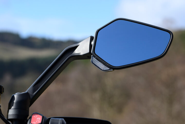 triumph-tiger-1200-gt-rally-pro-explorer-detalles-2024 - 14