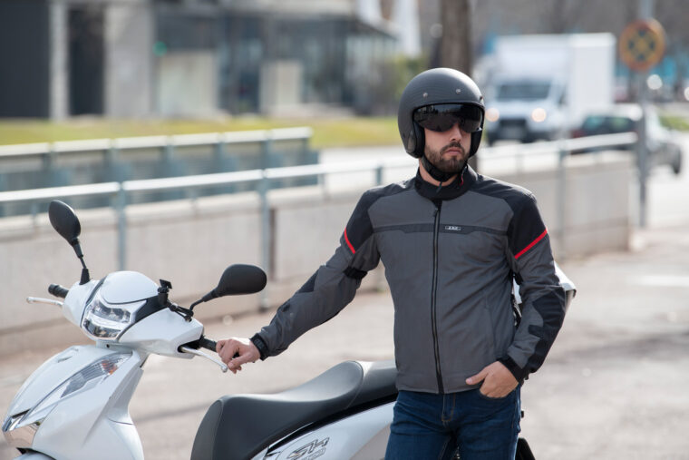 La importancia de equiparse bien en verano y cómo LS2 te lo pone más fácil 27 Chaqueta LS2 RIVA (8)