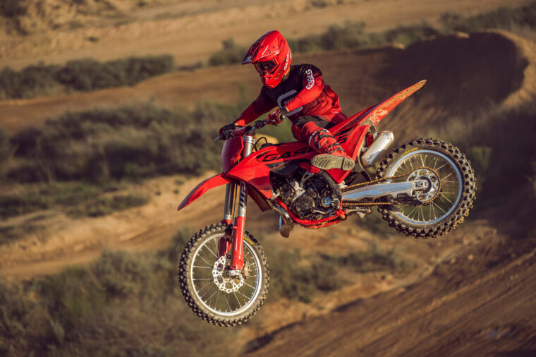 GASGAS-MC-250-300-2025-accion13