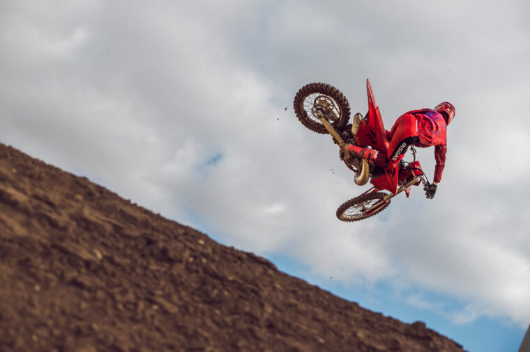 GASGAS-MC-250-300-2025-accion26