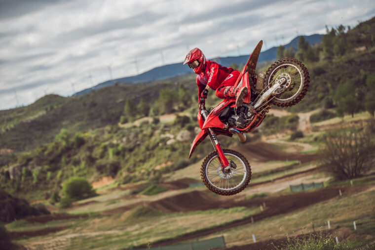 GASGAS-MC-250-300-2025-accion27