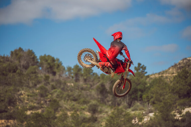 GASGAS-MC-250-300-2025-accion31