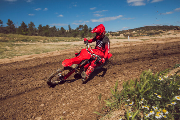 GASGAS-MC-250-300-2025-accion35