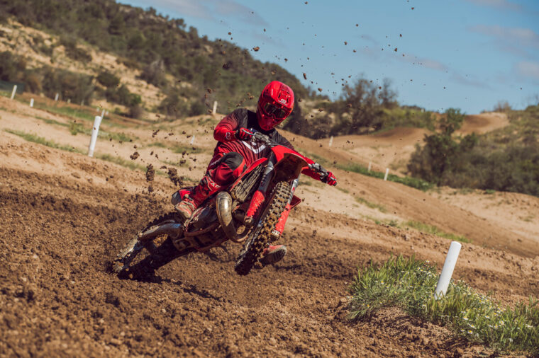 GASGAS-MC-250-300-2025-accion36