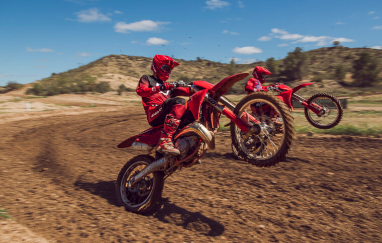 GASGAS-MC-250-300-2025-accion38