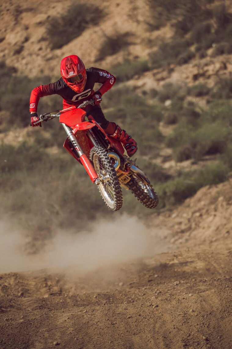 GASGAS-MC-250-300-2025-accion39