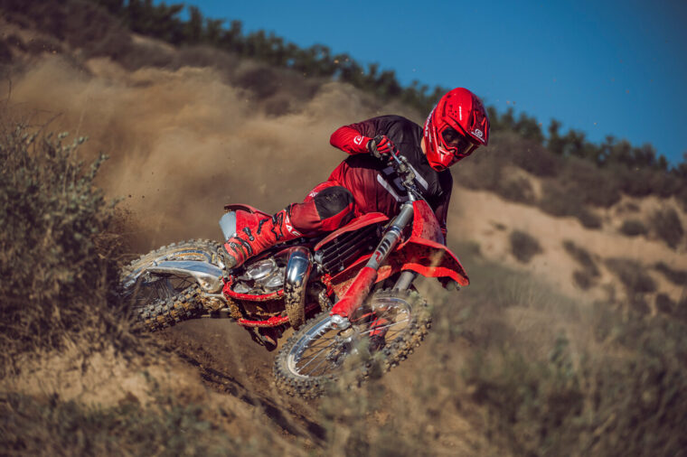 GASGAS-MC-250-300-2025-accion7