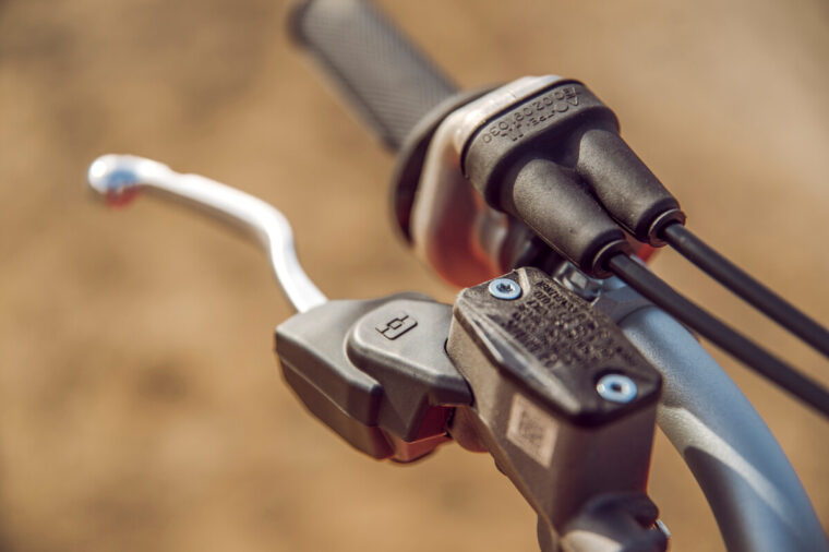 GASGAS-MC-250-300-2025-detalles10