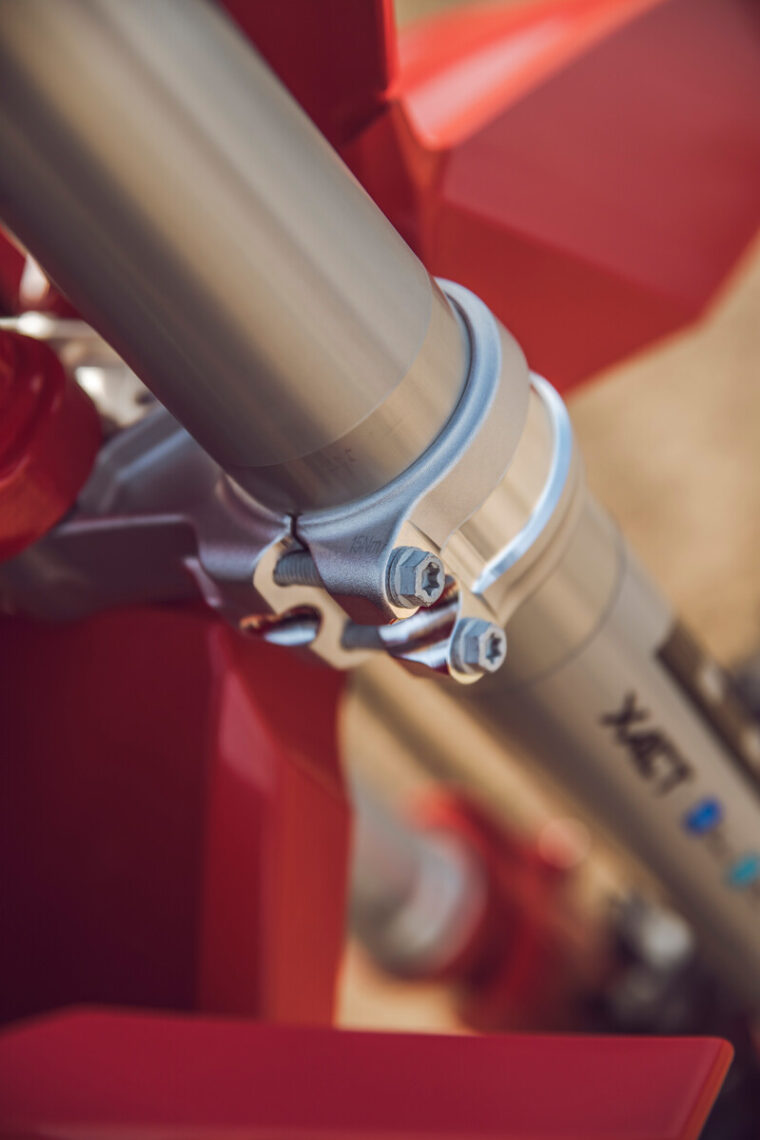 GASGAS-MC-250-300-2025-detalles48